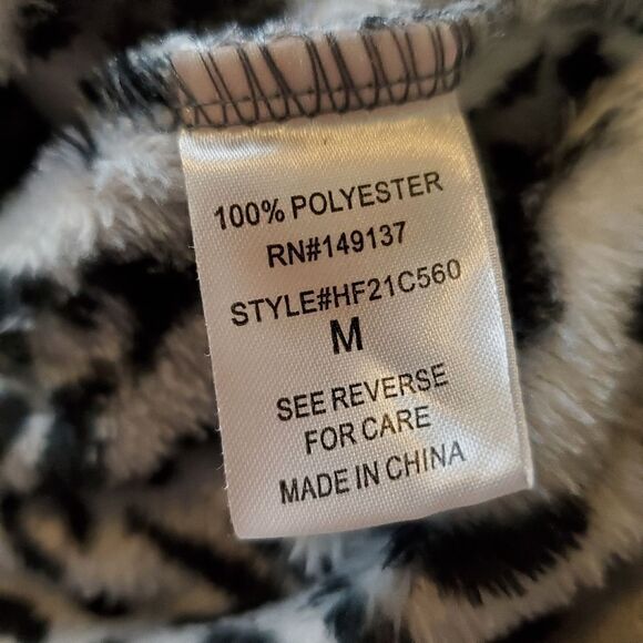 HYFVE Gray Cheetah Print Velour Cropped Sweatshirt Size medium In good conditi - Picture 7 of 7